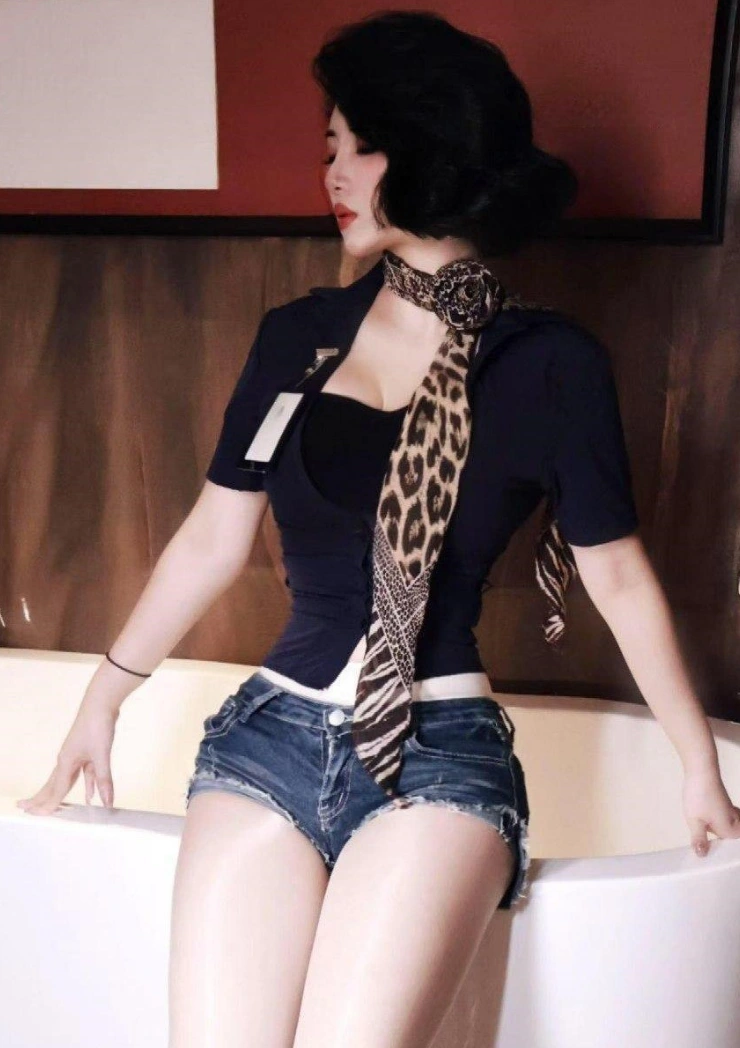 六六小阿姨 铁粉空间美女写真套图合集下载
