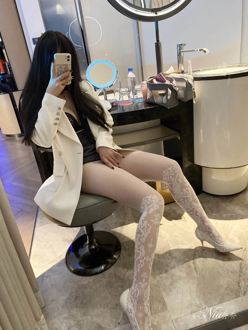 安乔乔 丝袜美腿精美美图写真作品合集下载