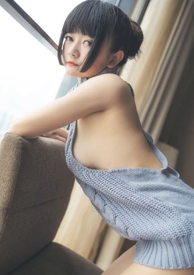 婴紫-炸毛总裁不艹粉 写真资源合集下载