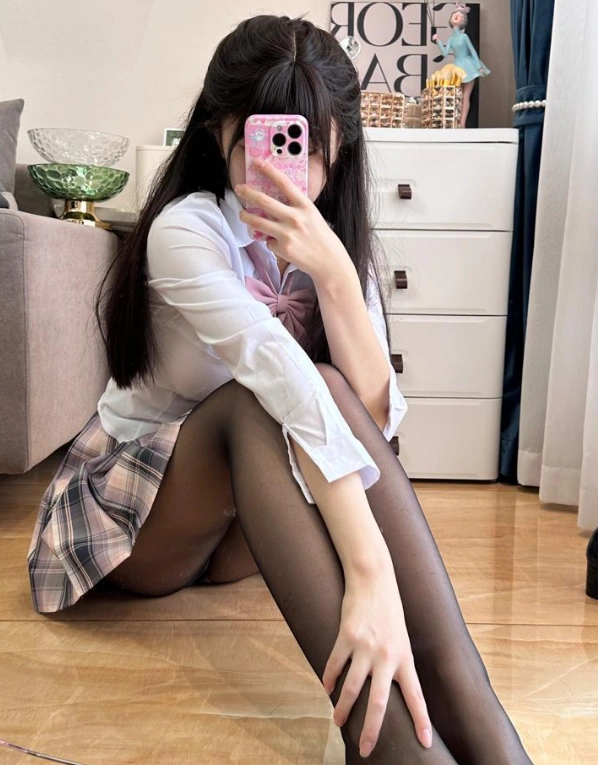 汐娜 微密圈美女写真图包合集下载
